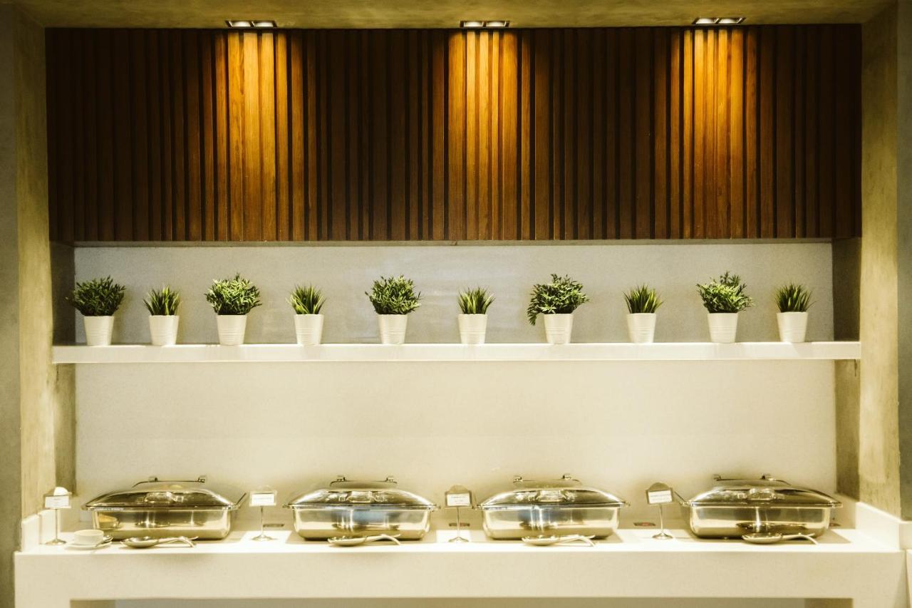 Pyramisa Suites Hotel Cairo Giza Luaran gambar The hotel's breakfast buffet
