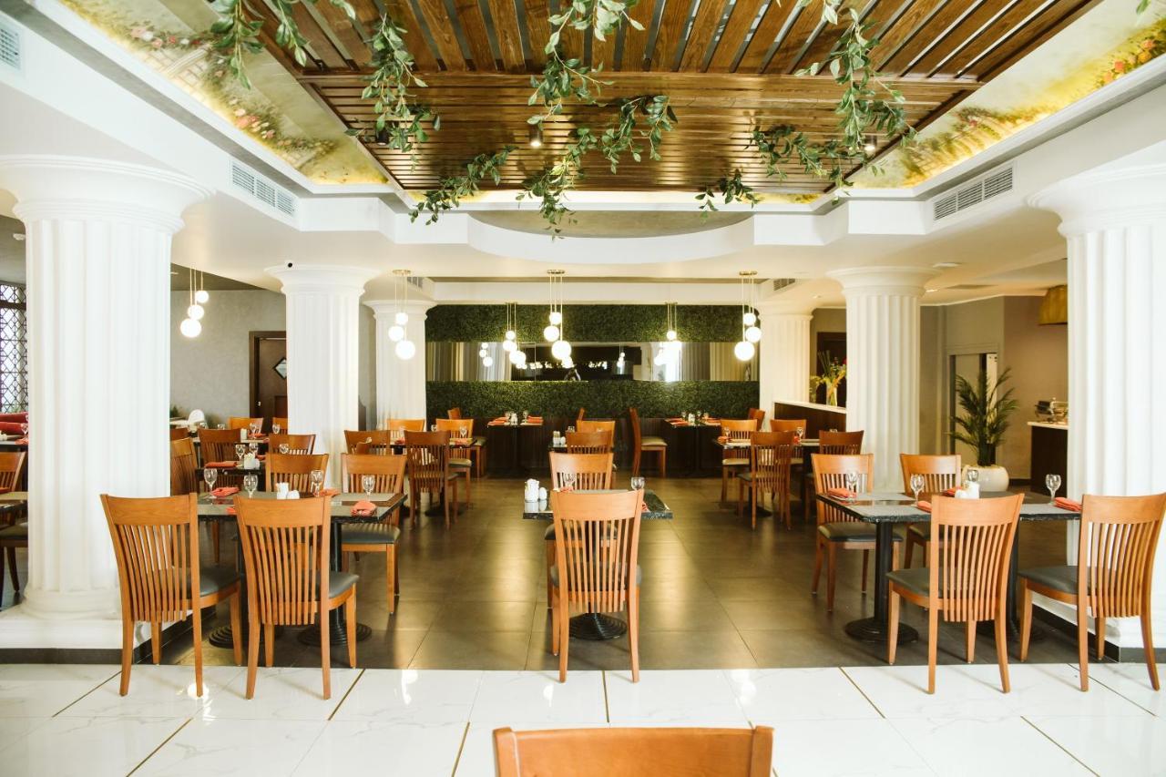 Pyramisa Suites Hotel Cairo Giza Luaran gambar The interior of the restaurant