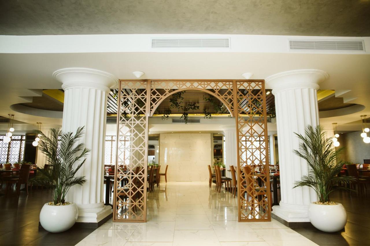 Pyramisa Suites Hotel Cairo Giza Luaran gambar The entrance of the restaurant