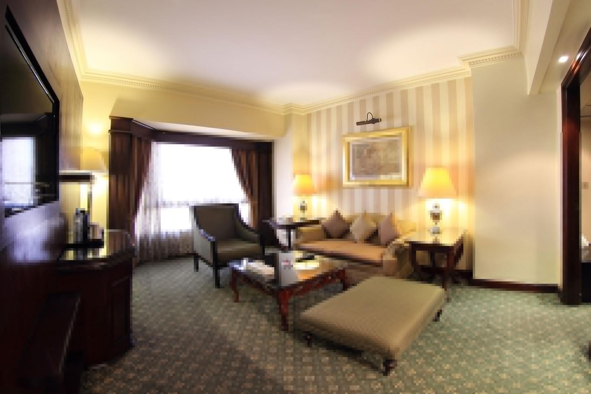 Pyramisa Suites Hotel Cairo Giza Luaran gambar A room at the hotel