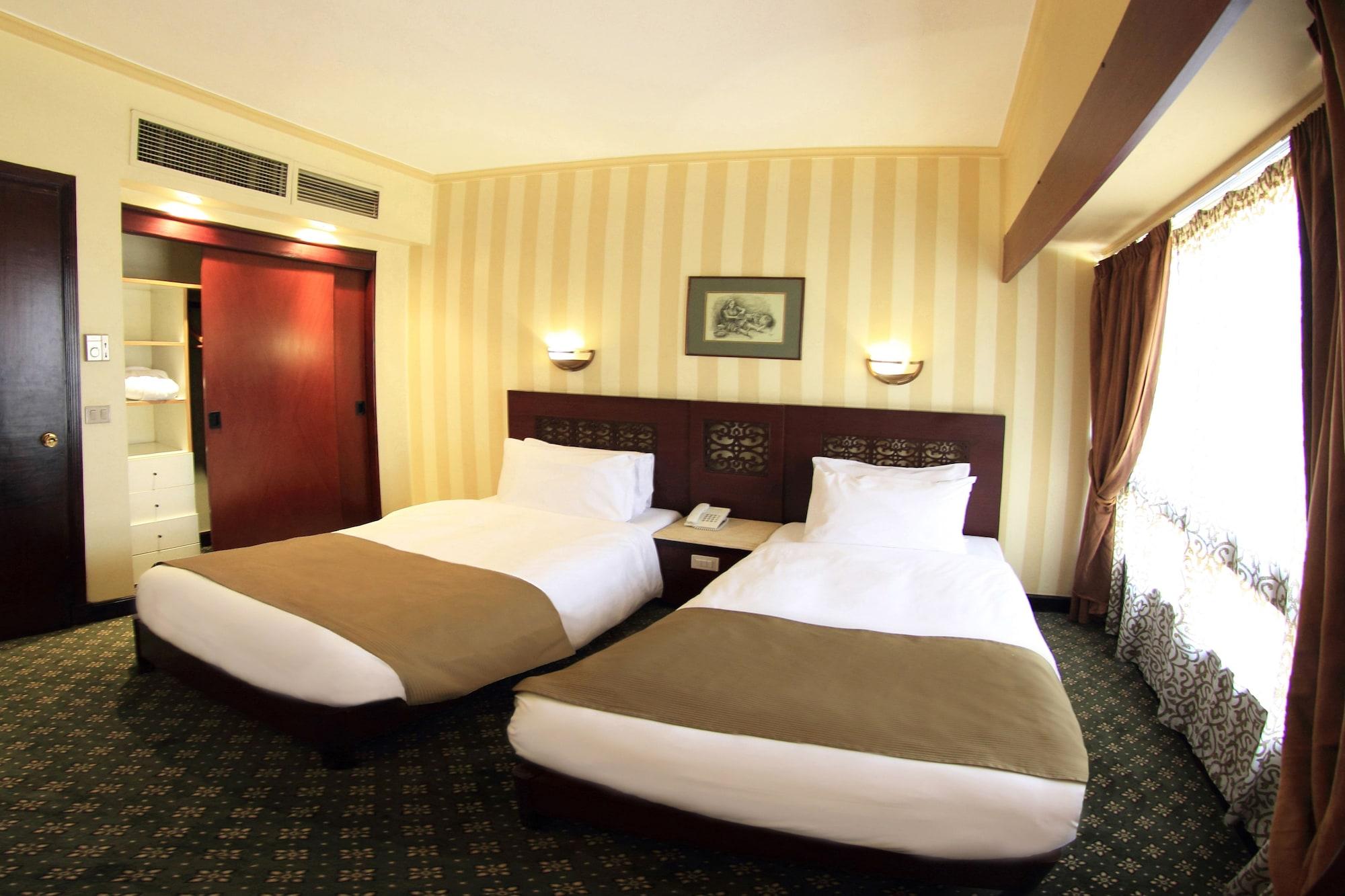 Pyramisa Suites Hotel Cairo Giza Luaran gambar A room at the hotel