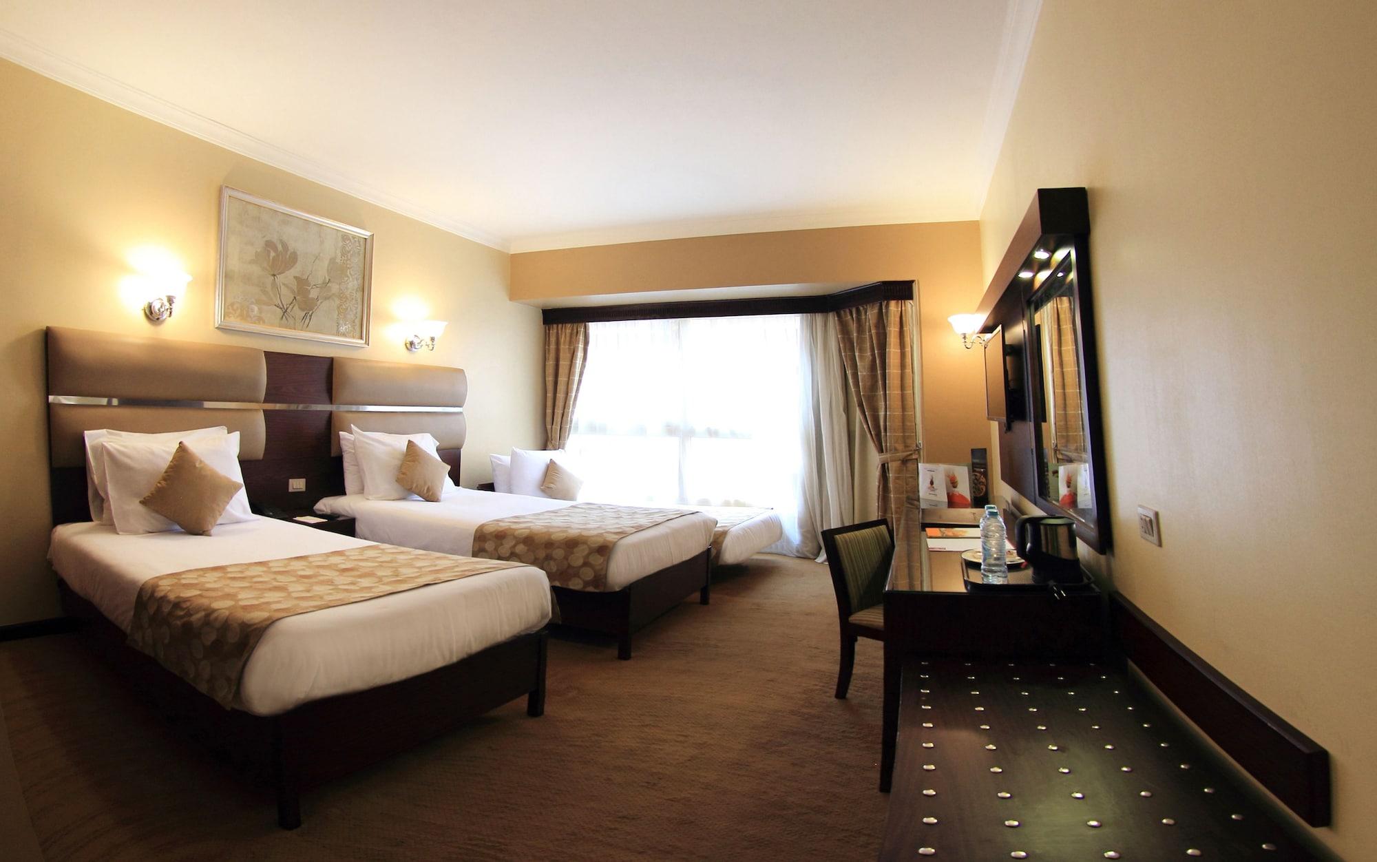 Pyramisa Suites Hotel Cairo Giza Luaran gambar A room at the hotel