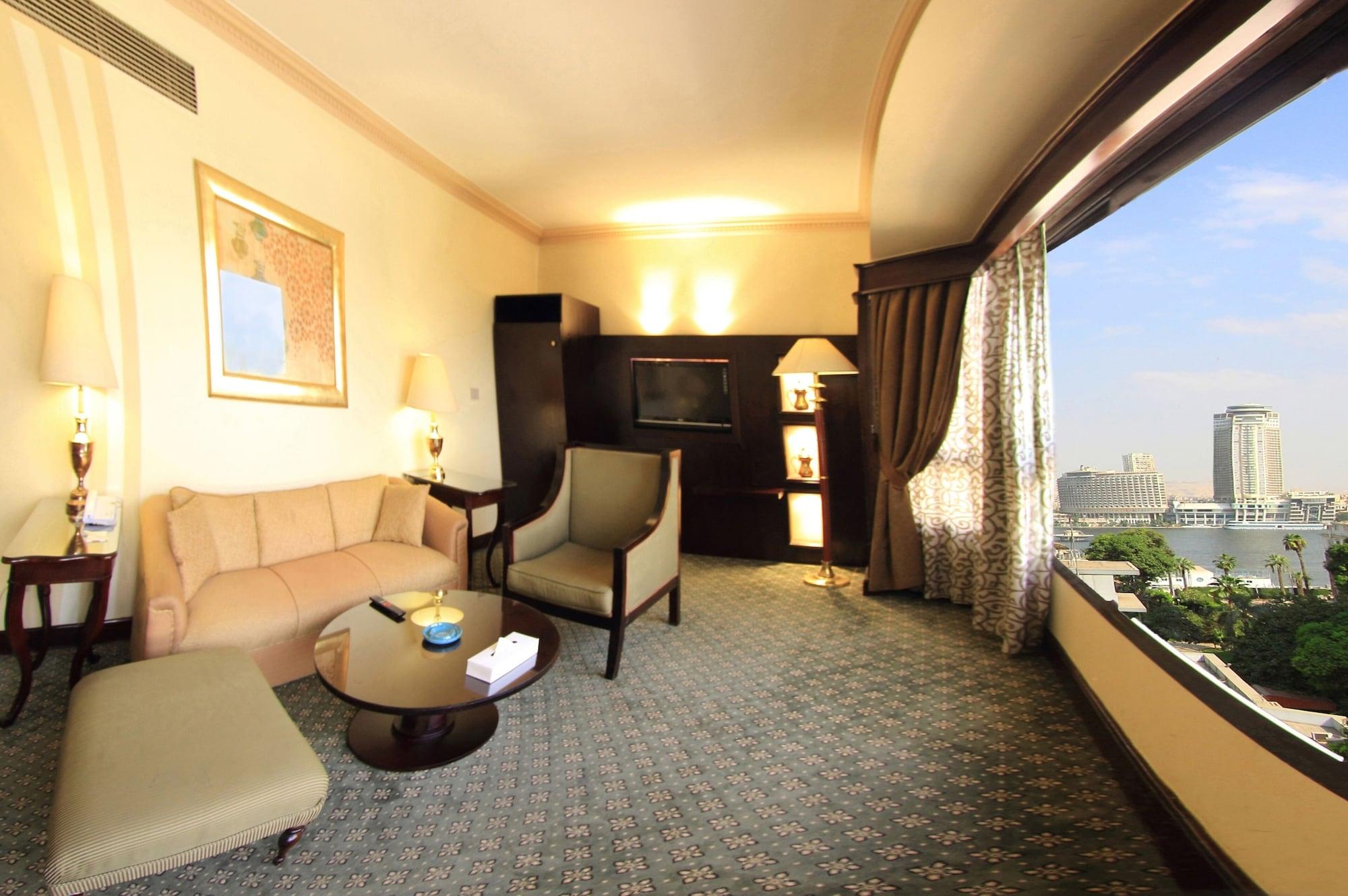 Pyramisa Suites Hotel Cairo Giza Luaran gambar A room at the hotel