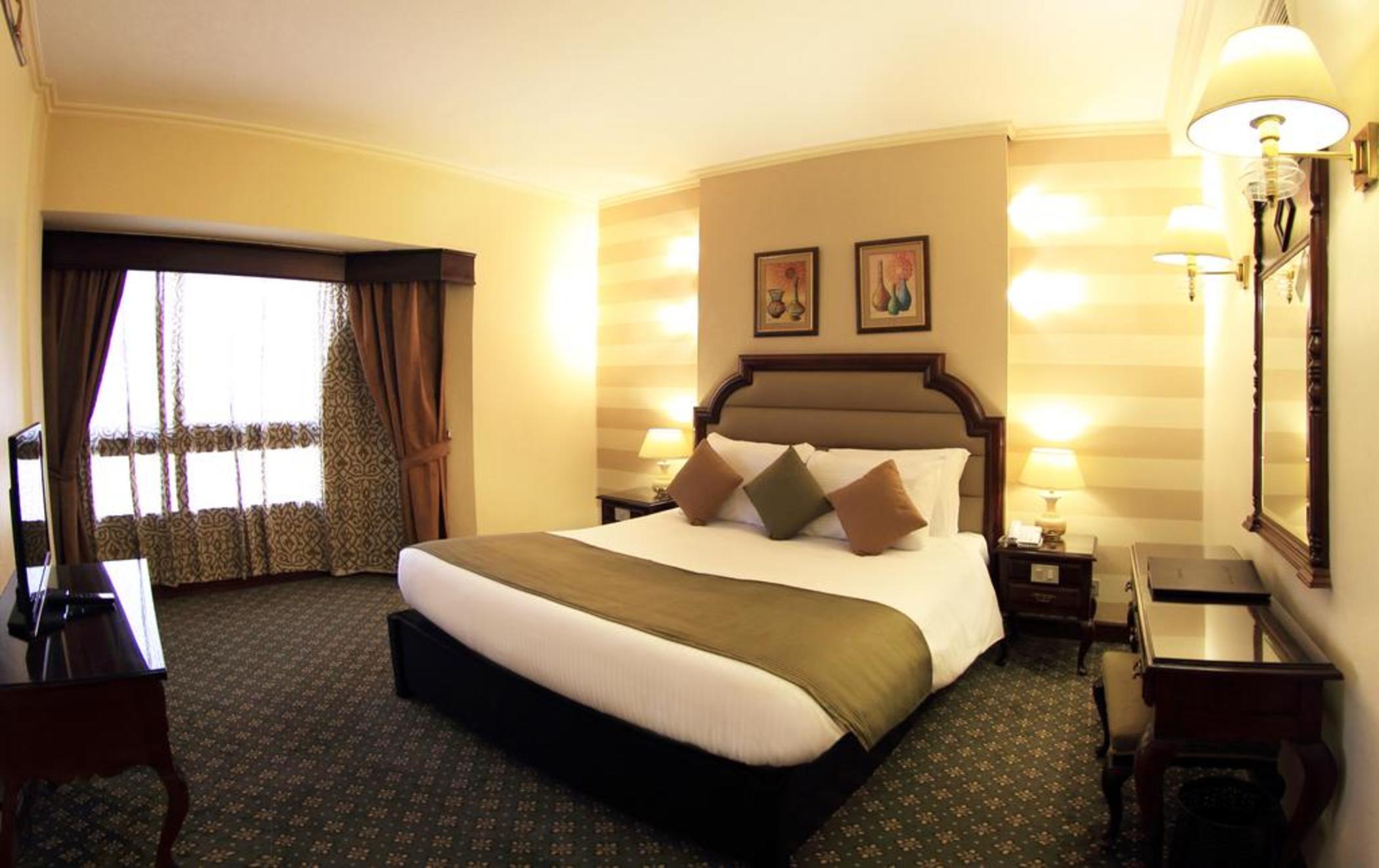 Pyramisa Suites Hotel Cairo Giza Luaran gambar A room at the hotel