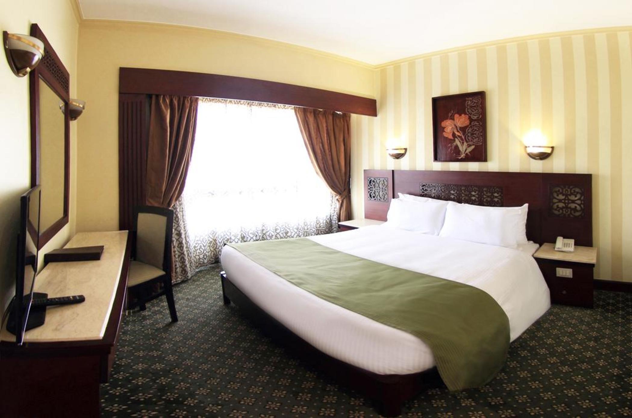 Pyramisa Suites Hotel Cairo Giza Luaran gambar A room at the hotel
