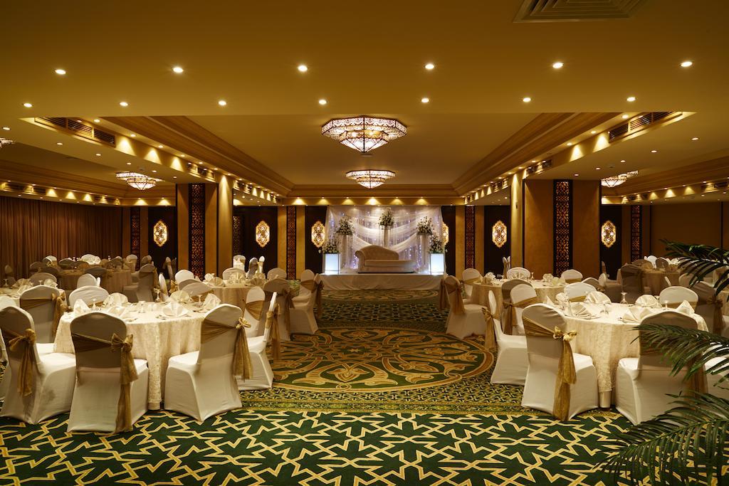 Pyramisa Suites Hotel Cairo Giza Luaran gambar The hotel's ballroom