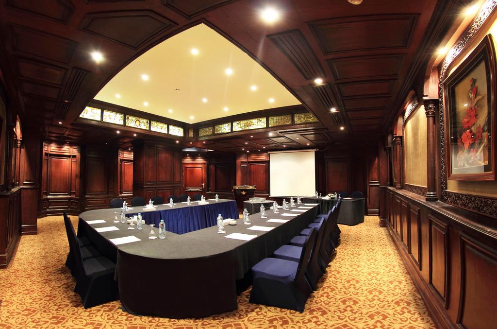 Pyramisa Suites Hotel Cairo Giza Luaran gambar The meeting room of the hotel