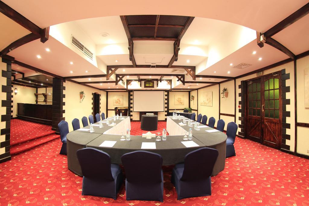 Pyramisa Suites Hotel Cairo Giza Luaran gambar The meeting room at the hotel