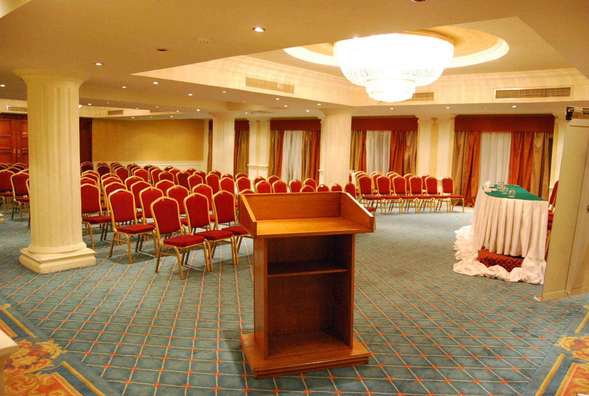 Pyramisa Suites Hotel Cairo Giza Luaran gambar The hotel's conference hall