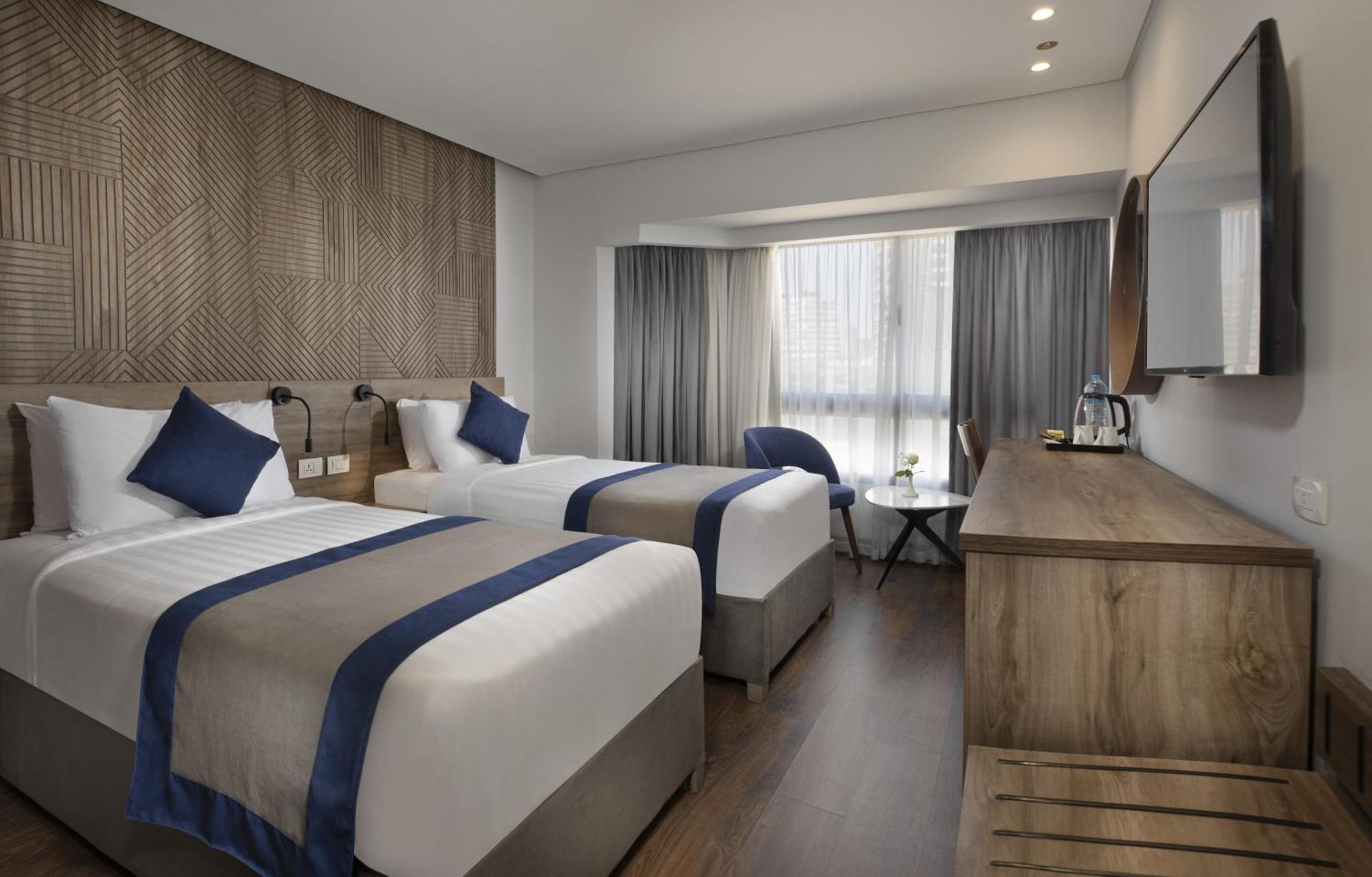 Pyramisa Suites Hotel Cairo Giza Luaran gambar A room at the hotel