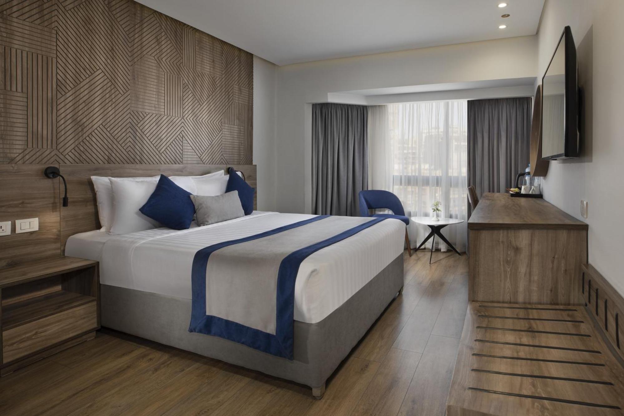 Pyramisa Suites Hotel Cairo Giza Luaran gambar A room at the hotel