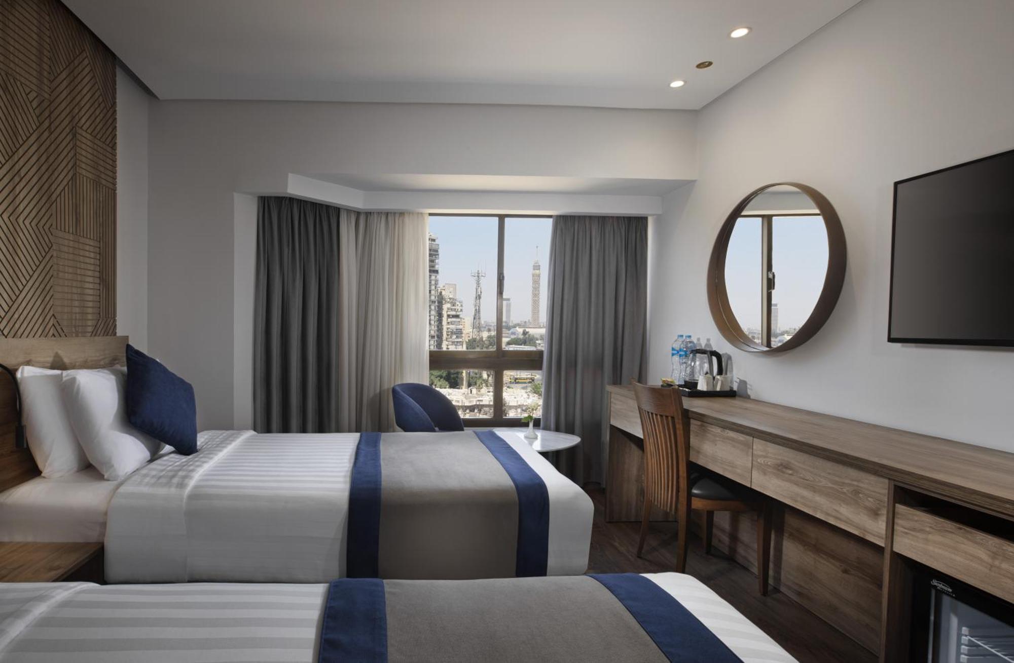 Pyramisa Suites Hotel Cairo Giza Luaran gambar A room at the hotel