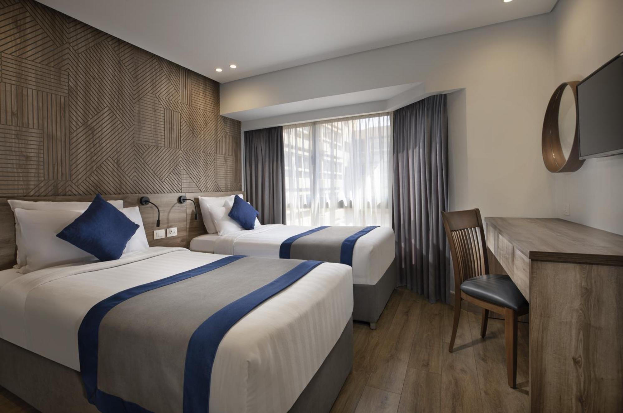 Pyramisa Suites Hotel Cairo Giza Luaran gambar A room at the hotel