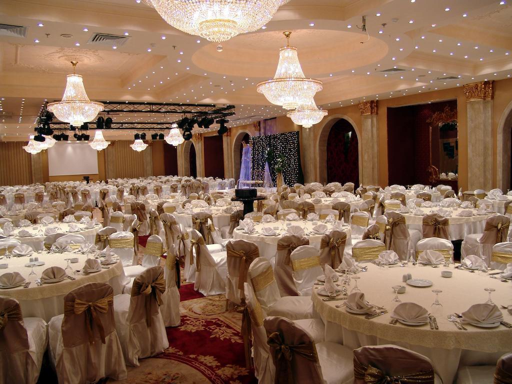 Pyramisa Suites Hotel Cairo Giza Luaran gambar The ballroom at the hotel