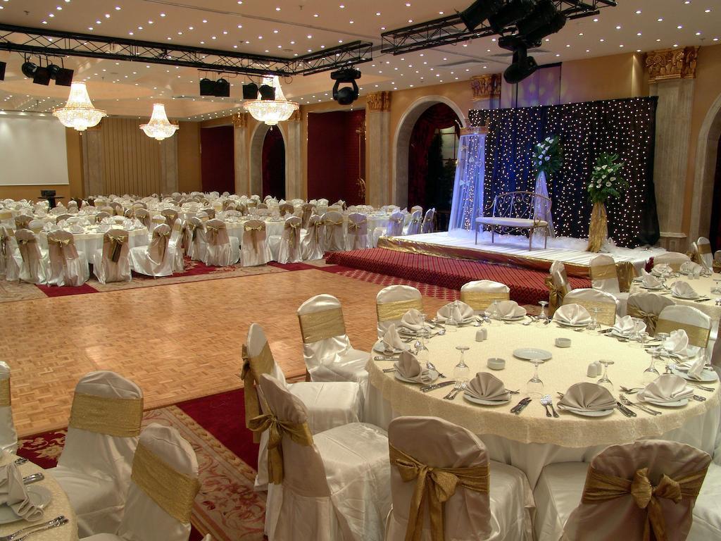 Pyramisa Suites Hotel Cairo Giza Restoran gambar The function room at the hotel